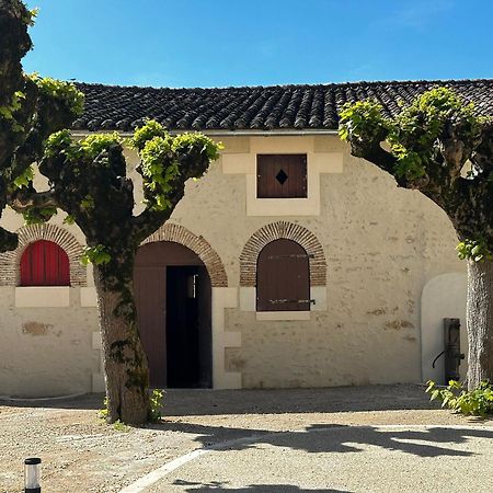 ホテル Domaine De L'Ecorcerie Fontaine-le-Comte エクステリア 写真