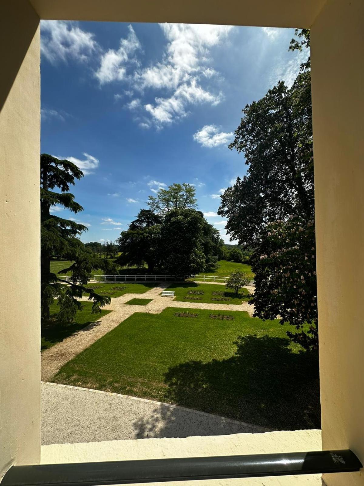 ホテル Domaine De L'Ecorcerie Fontaine-le-Comte エクステリア 写真